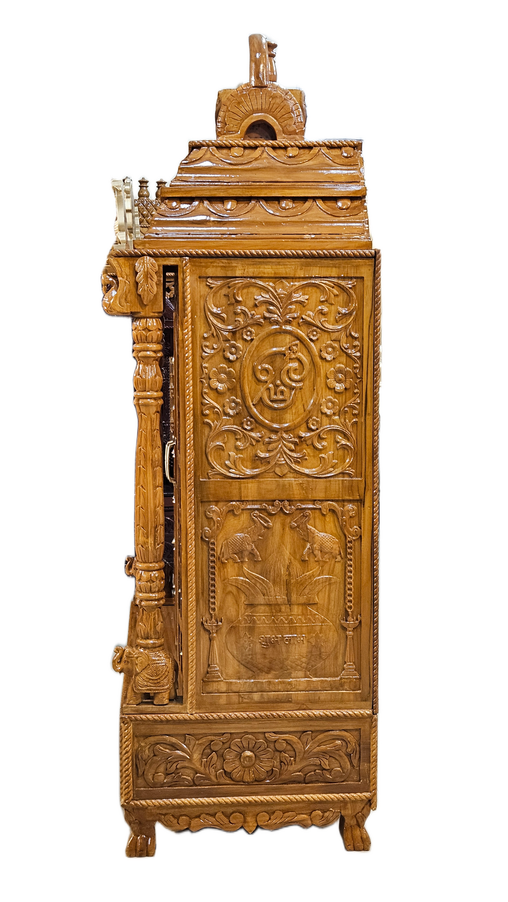 Asthalaxmi Mandapam with 8 divine figure of goddess Laxmi