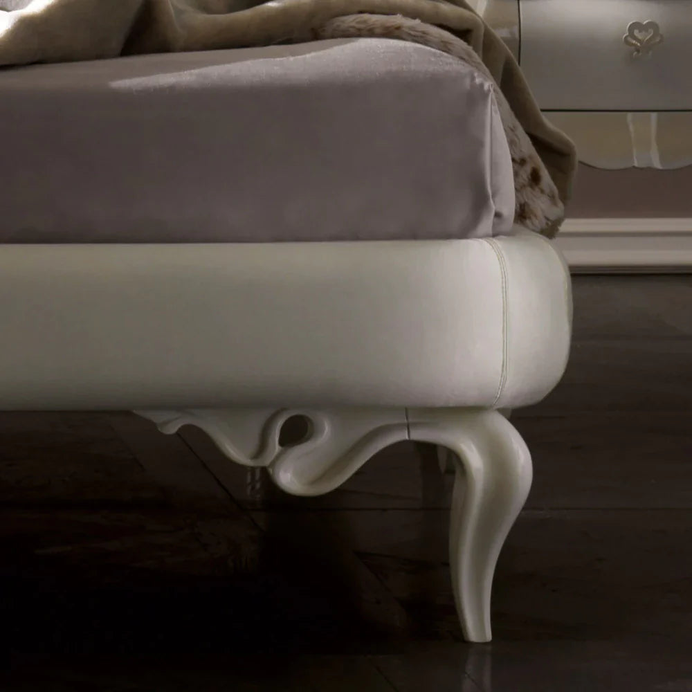 Designer Bedroom Furniture – Wooden Carved Bed