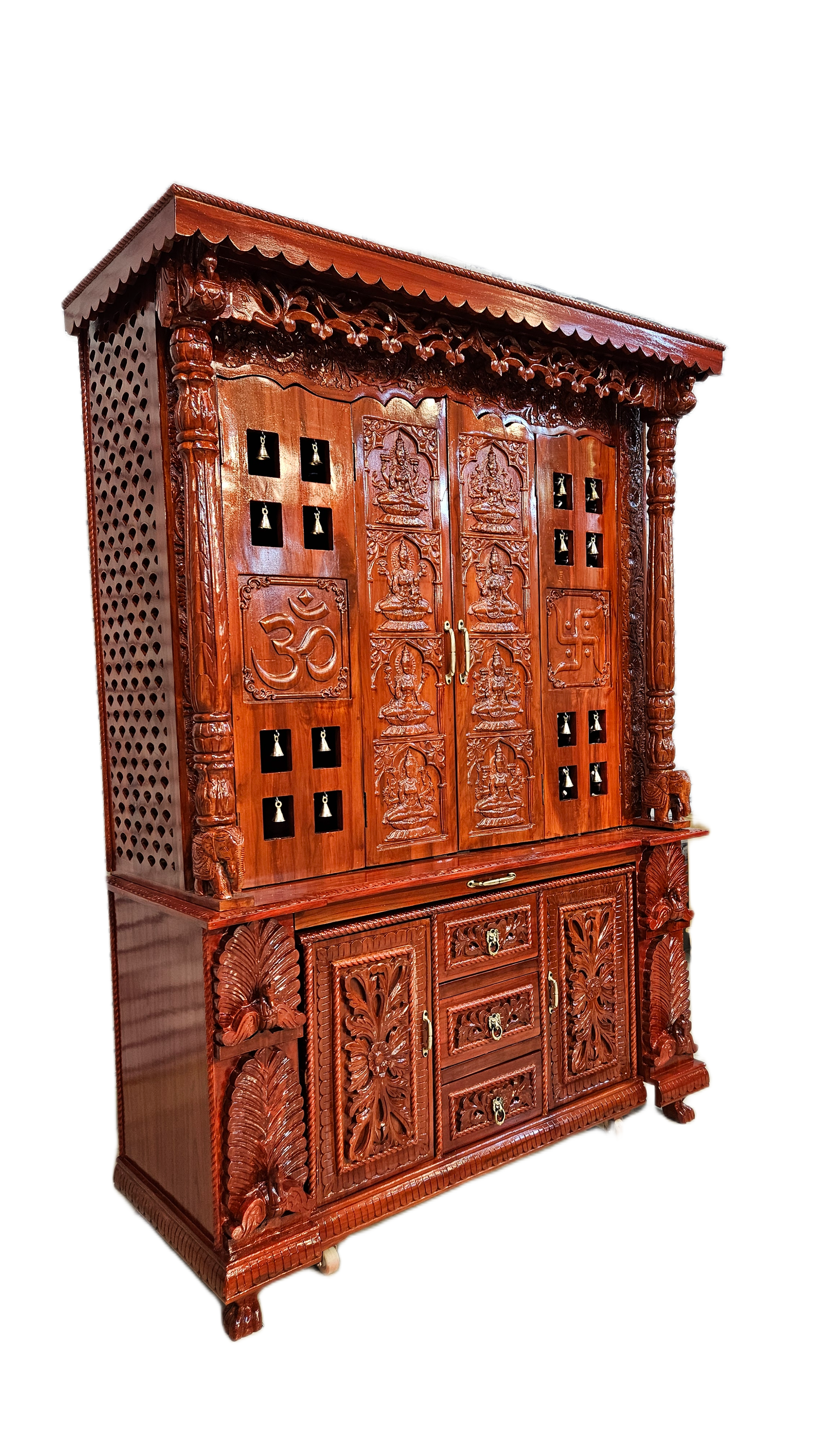 Luxury Wooden Temple with Spacious Prayer Area - Image 5