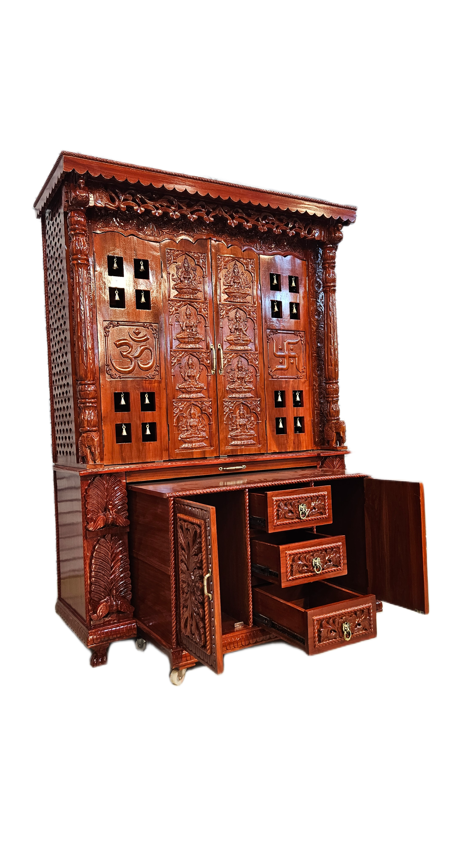 Luxury Wooden Temple with Spacious Prayer Area - Image 4