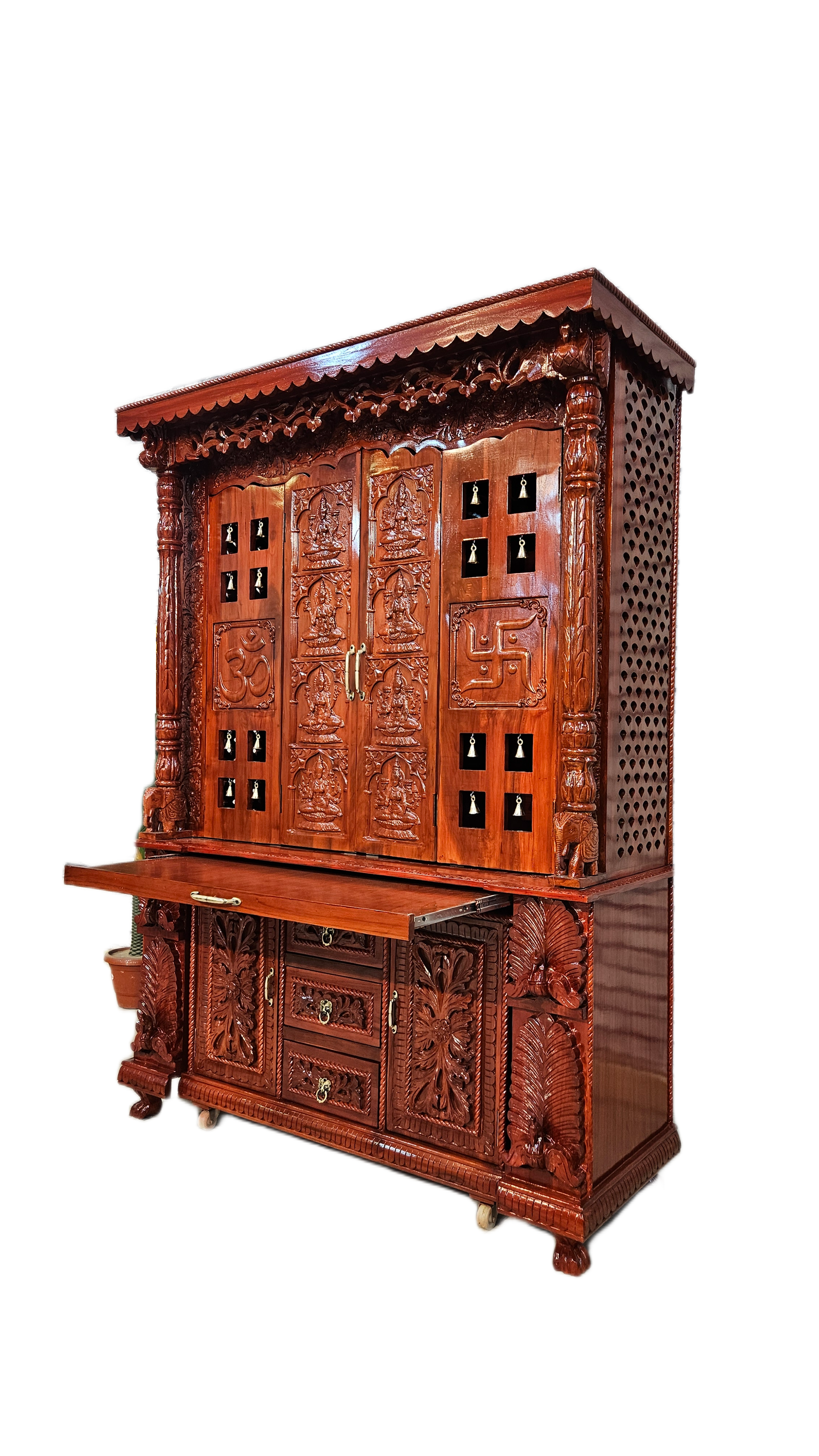 Luxury Wooden Temple with Spacious Prayer Area - Image 3